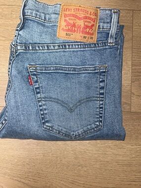 Men’s 511 Levis Slim Fit Jeans in Light Wash Blue 32/32